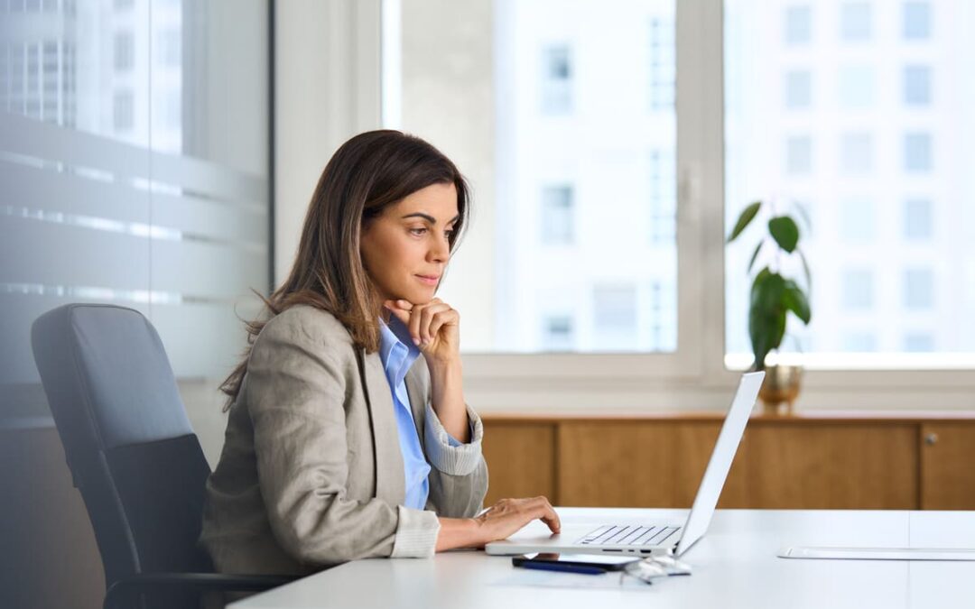 Cómo acceder a un puesto de dirección en el sector sociosanitario: guía paso a paso