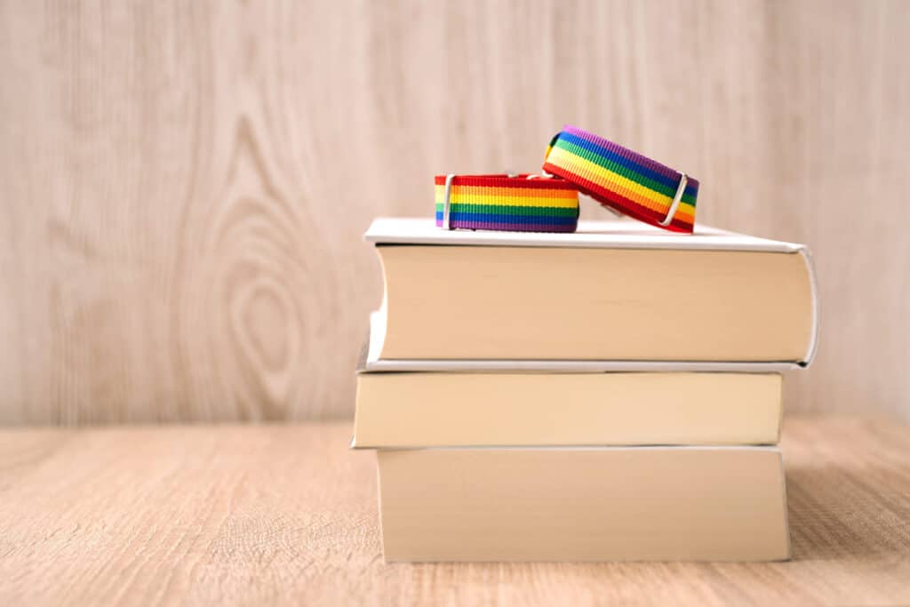 sesión de apoyo para intervenir con menores LGTBIQ+ de forma inclusiva.