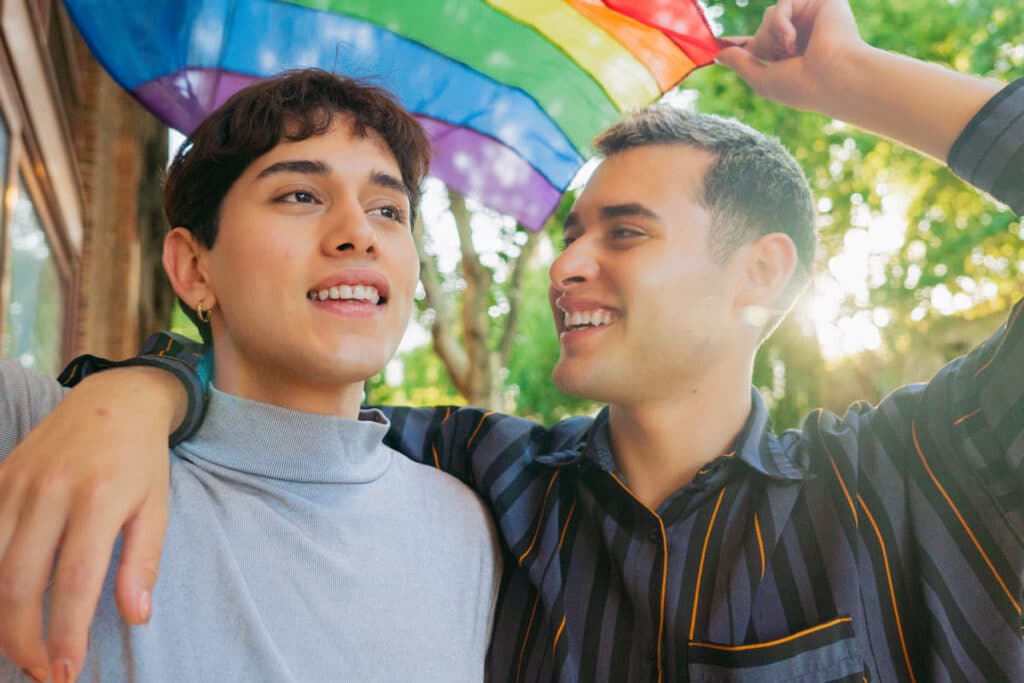 Grupo de profesionales en una sesión de mediación infantil, ámbito de los másteres para trabajar con menores.